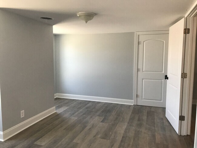 Building Photo - 1001 S 8th St