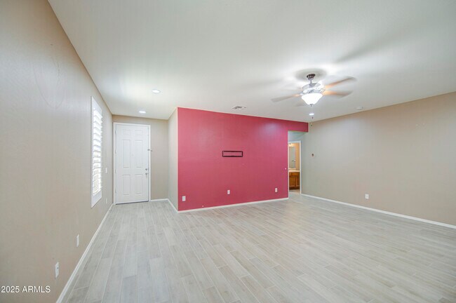Building Photo - 6826 W Charter Oak Rd