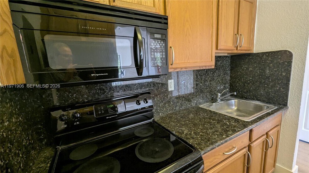 Building Photo - 445 SW 11th St