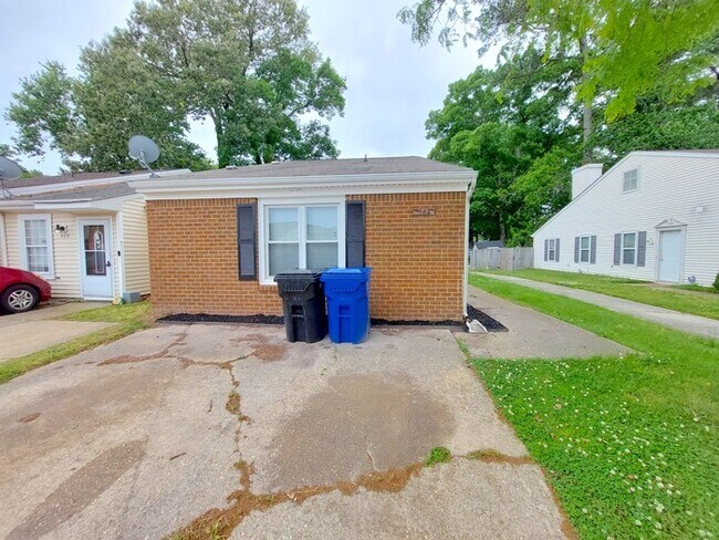 Building Photo - Beautiful Virginia Beach TownHome | 3BR, 2BA