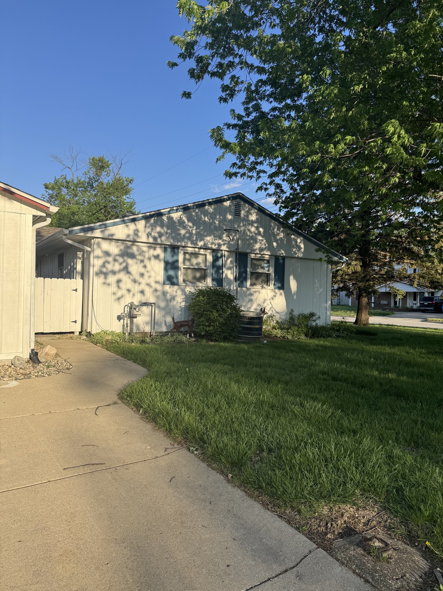 Building Photo - 1900 Beck Ln