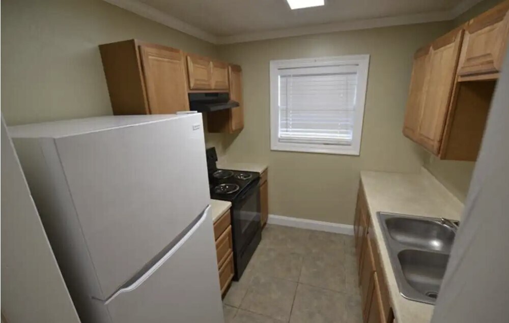 Kitchen - 1017 Seville Ave
