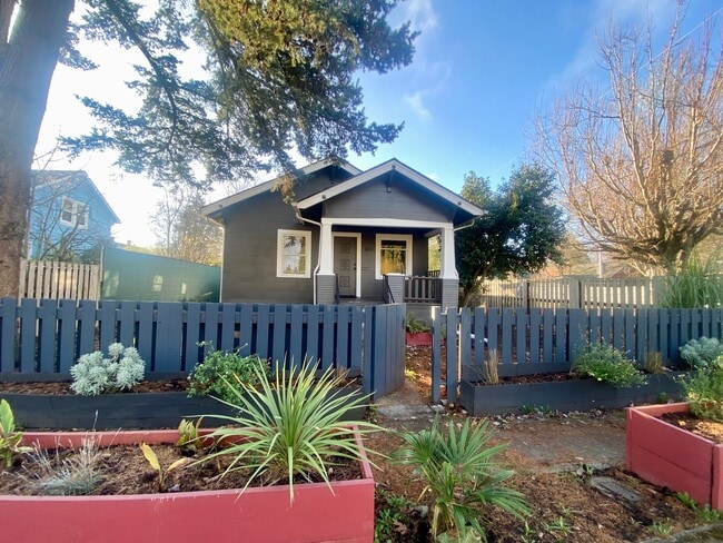 Building Photo - 8236 N Olympia St