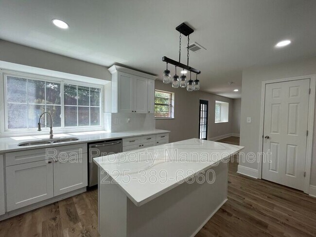 Building Photo - 13701 Gentilly Ct