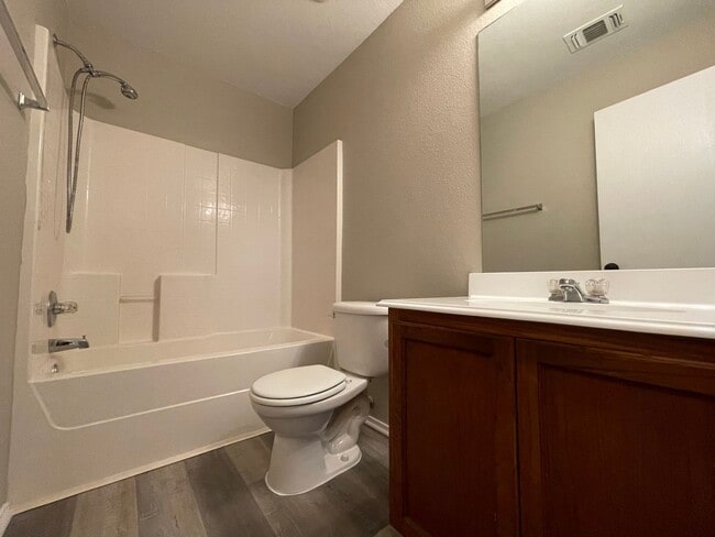 Building Photo - COMING SOON - 3 BEDROOM 2 BATH HOME IN SW ...