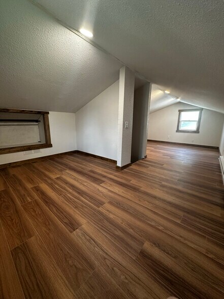 Building Photo - 311 S Maple St