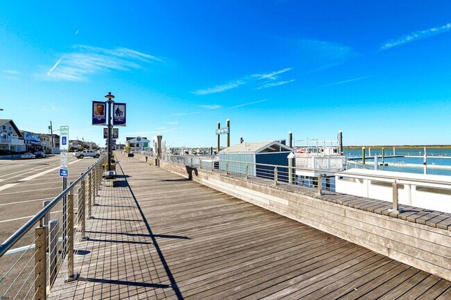 Building Photo - 9416 Amherst Ave