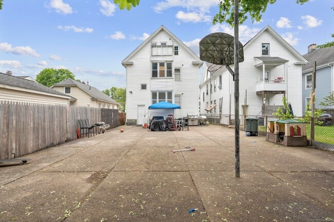 Building Photo - 969 Wood Ave