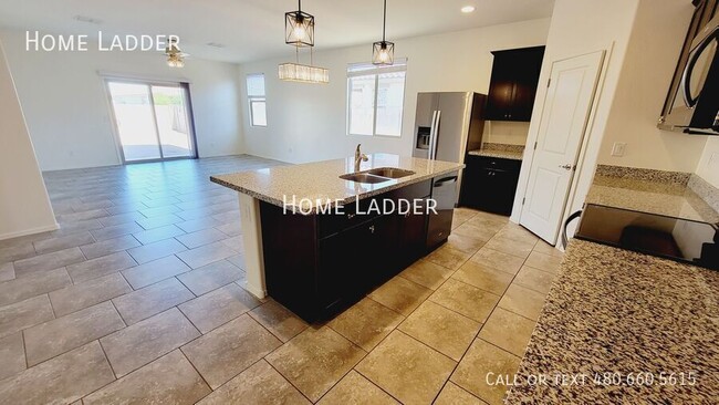 Building Photo - Welcome to your dream home in Casa Grande,...