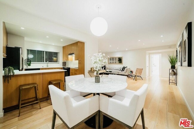 Building Photo - 645 Westmount Dr