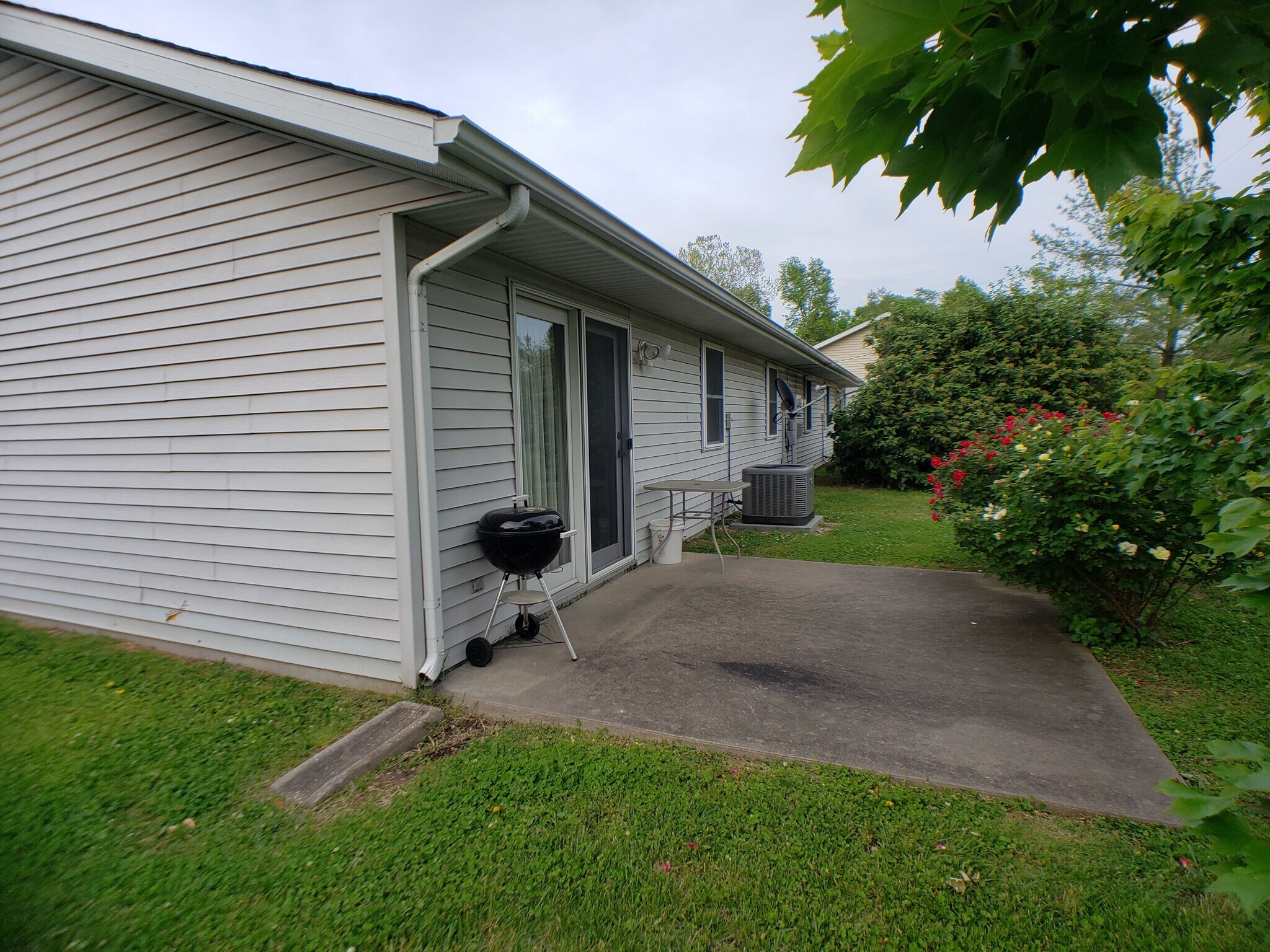 Building Photo - 1103 Sandra Ct