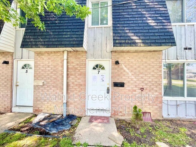 Building Photo - 5520 Beavercrest Dr