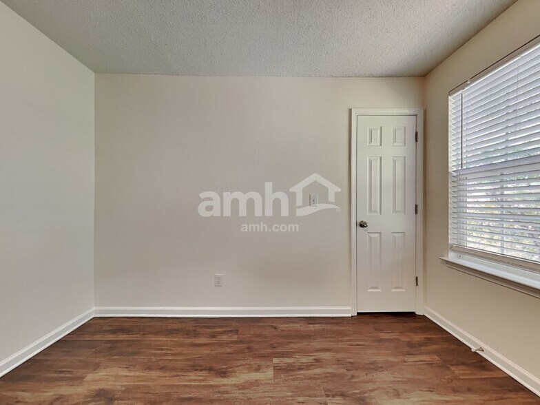 Building Photo - 4533 Hyperion Ct