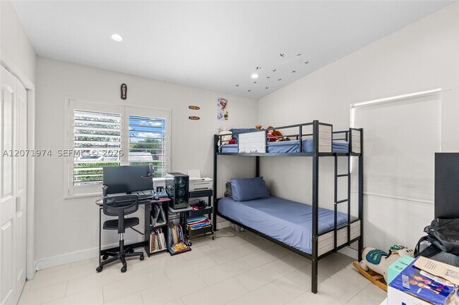 Building Photo - 3010 SW 103rd Pl