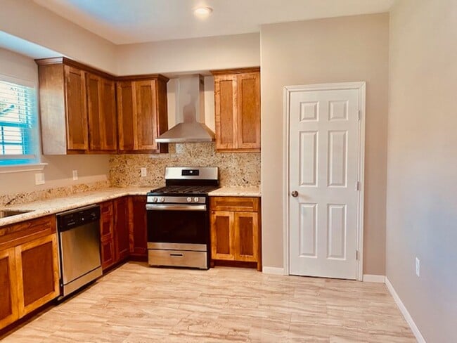 Building Photo - REMODELED 3 BEDROOM 2.5 BATH HOME CLOSE TO DOWNTOWN HOUSTON