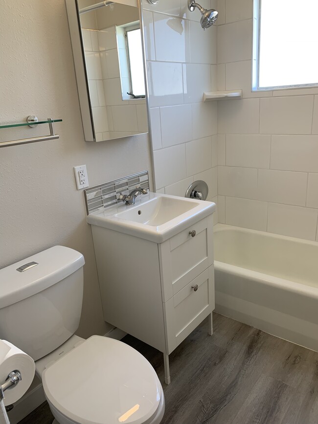 Building Photo - 405 S Center St