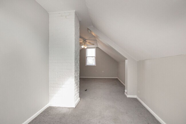 Building Photo - 14718 Bayes Ave