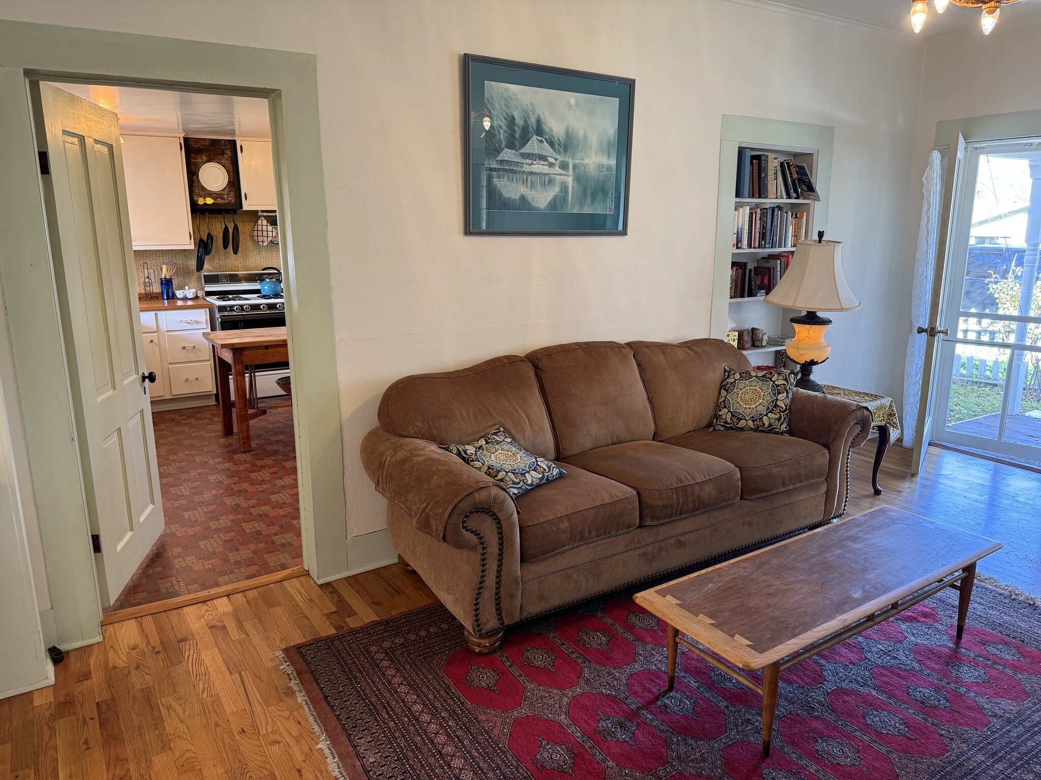 Building Photo - 104 S 1st St