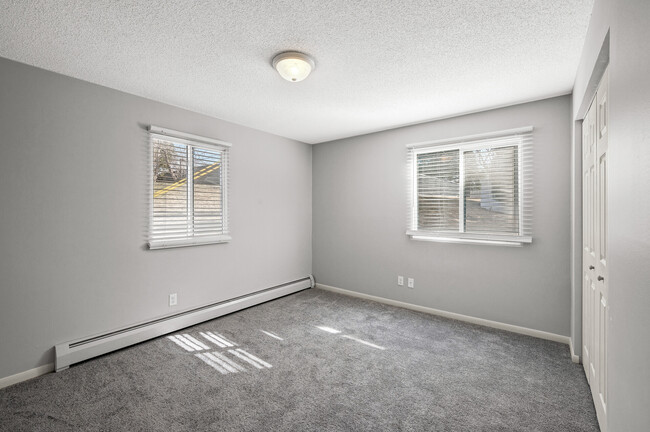 Building Photo - Rosco Apts-2720