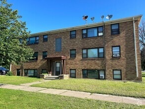 Building Photo - Upper level 1 Bedroom in W St Paul!! Move ...