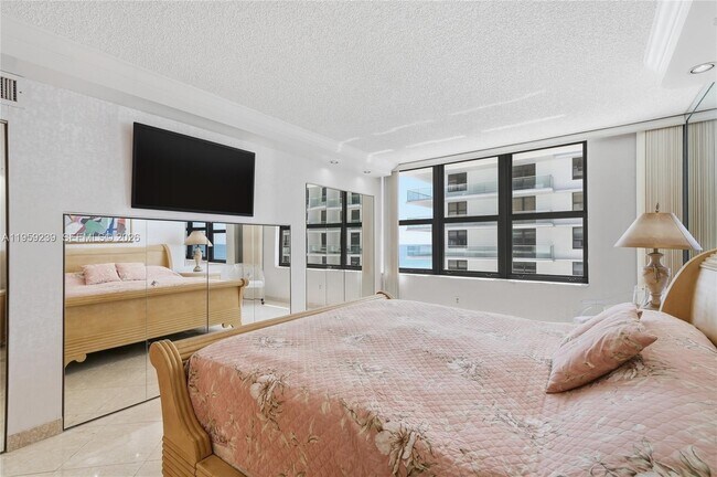 Building Photo - 9801 Collins Ave