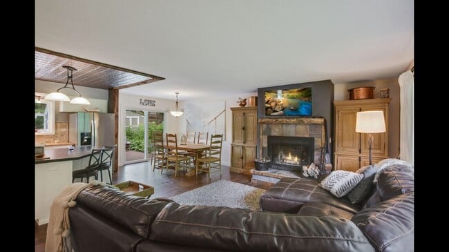 Building Photo - 8017 33rd Pl N