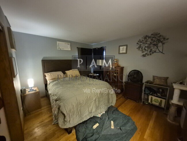 Building Photo - 1422 W Maplewood Ct