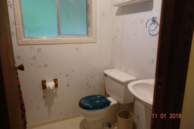 Building Photo - 2 BR 1 BA Beach Cabin