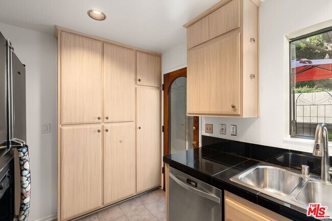 Building Photo - 3023 Berkeley Ave