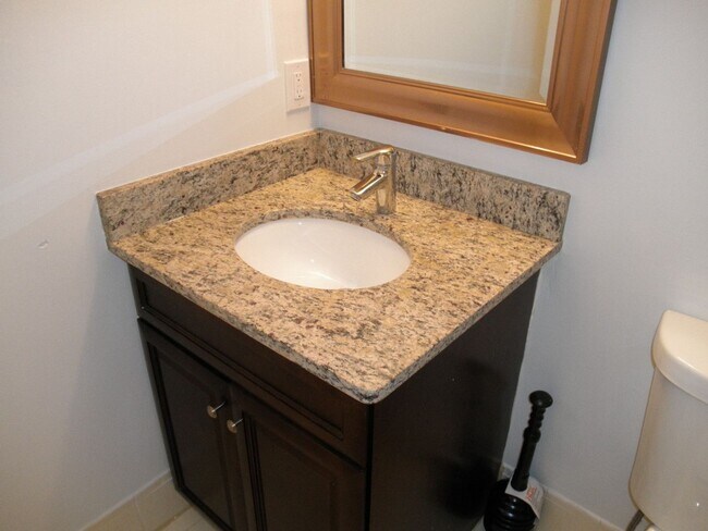 Building Photo - Shoma Townhomes