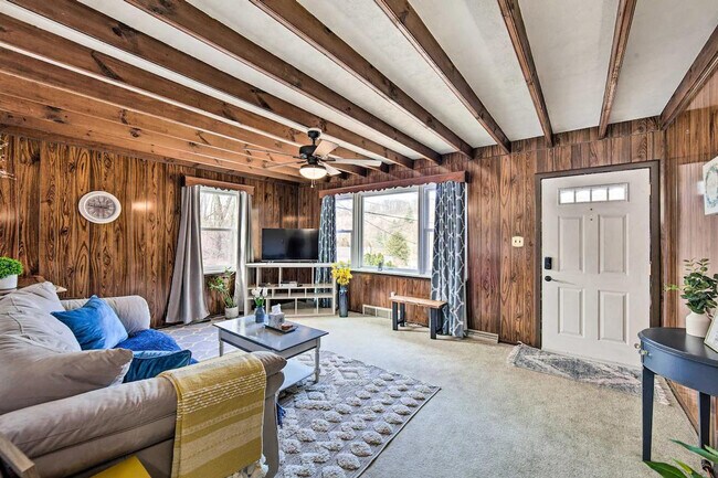 Building Photo - 20 Hill Ln