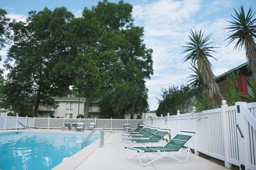 Castlewood Apartments Valdosta Ga Apartment Finder Primary Photo Castlewood Apartments