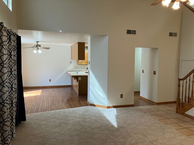 Building Photo - 1725 Branchwood Cir