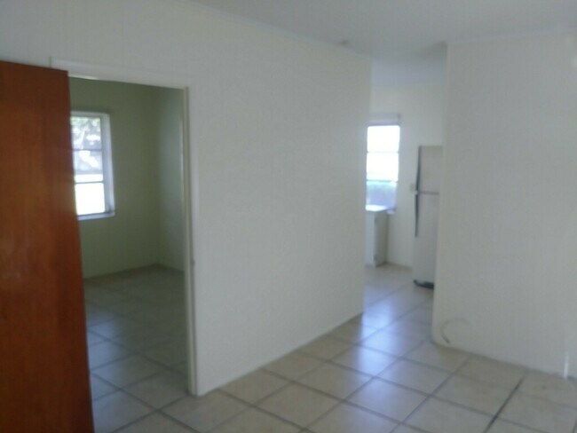 Building Photo - 2424 S Lake Letta Dr