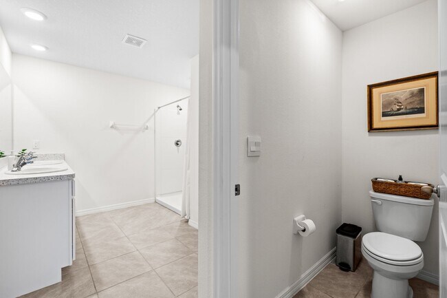 Building Photo - Contemporary Home in Briarwood