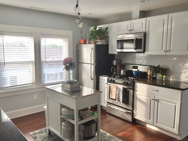 Building Photo - 46 Riverside Dr