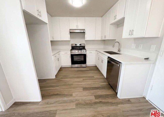 Building Photo - 6406 Regatta Ct