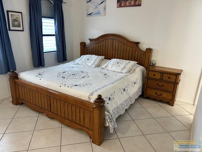 Building Photo - 1342 Harbor Island Dr