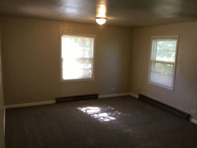 Building Photo - 5 Bedroom House in Southeast Eugene