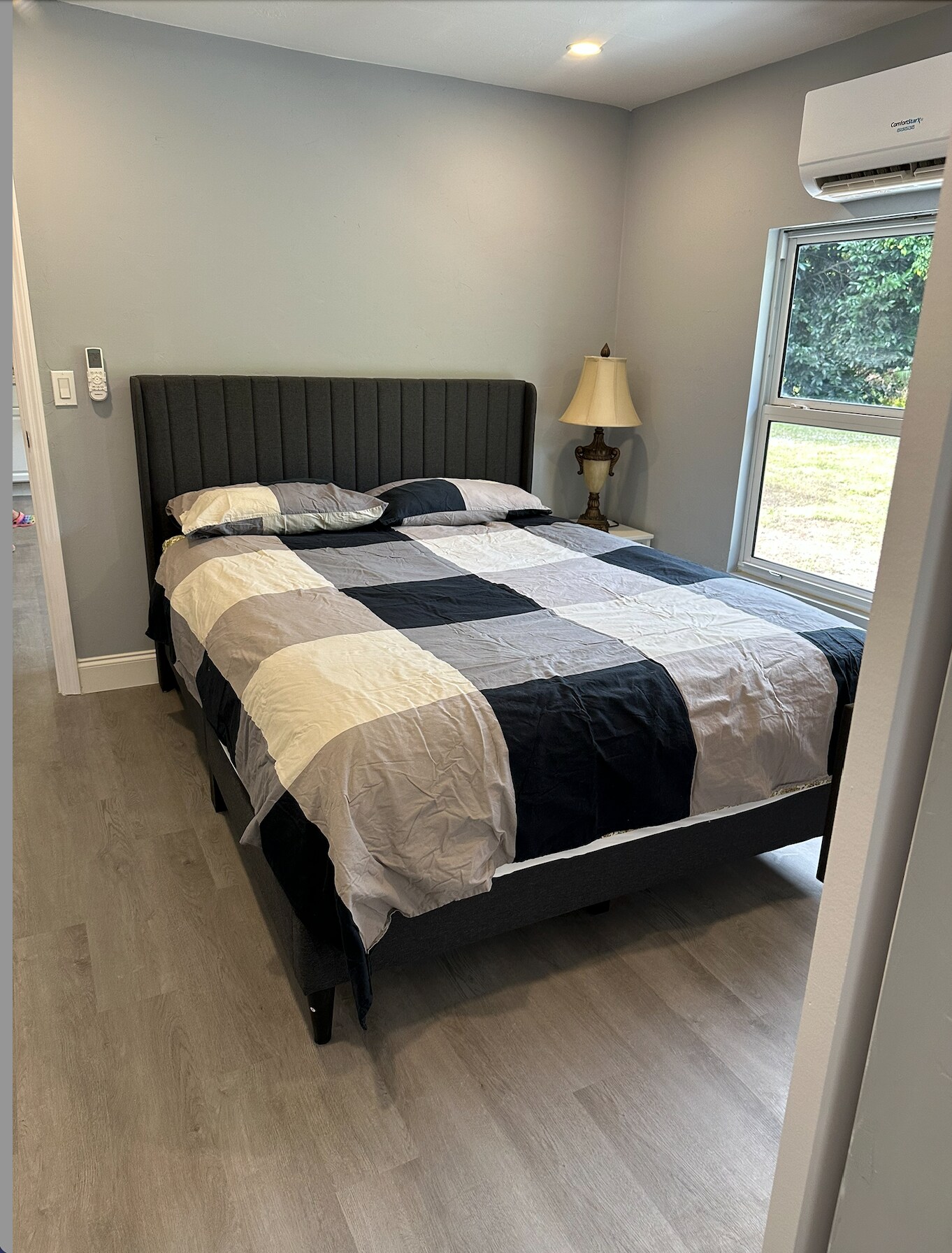 Building Photo - 493 Castle Dr