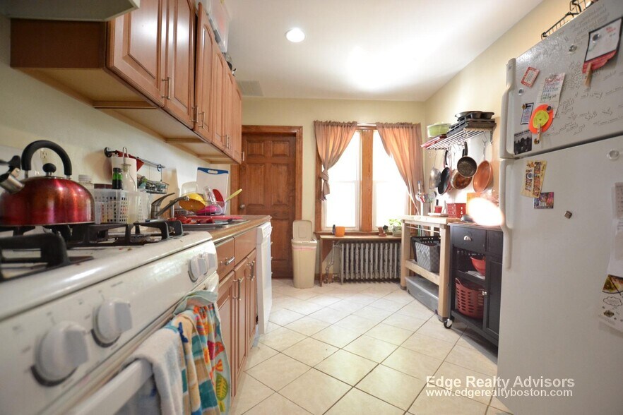 Building Photo - 27 S Crescent Circuit