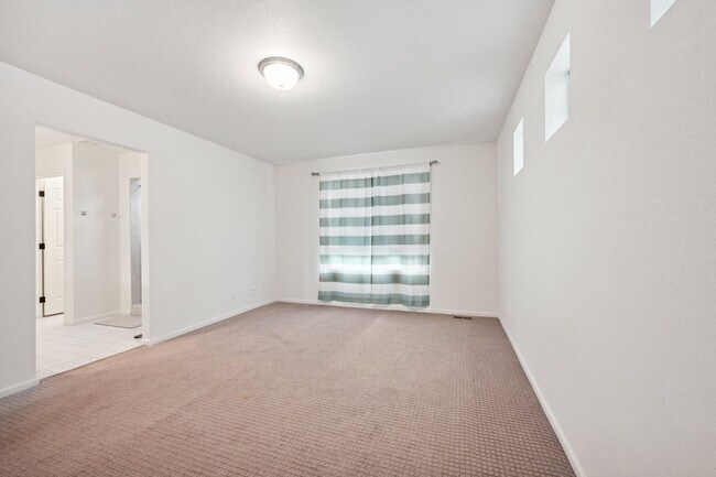 Building Photo - 3 Bedroom Single Family in Denver