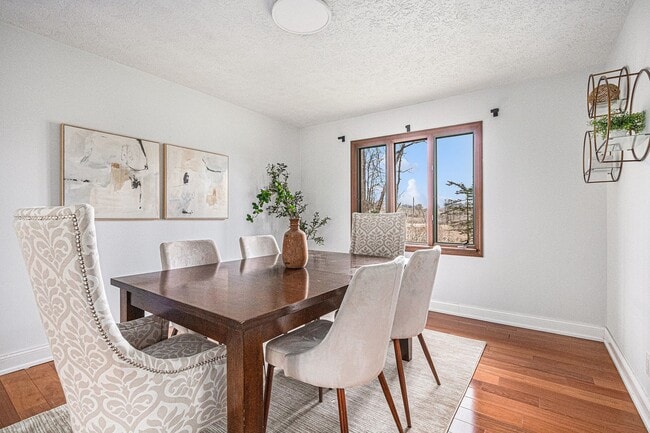 Building Photo - Pet-Friendly 4 Bed, 2.5 Bath Home with Lak...