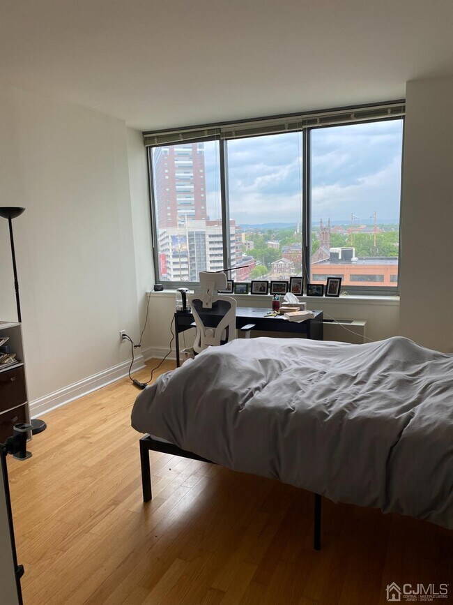 Building Photo - 1 Spring St