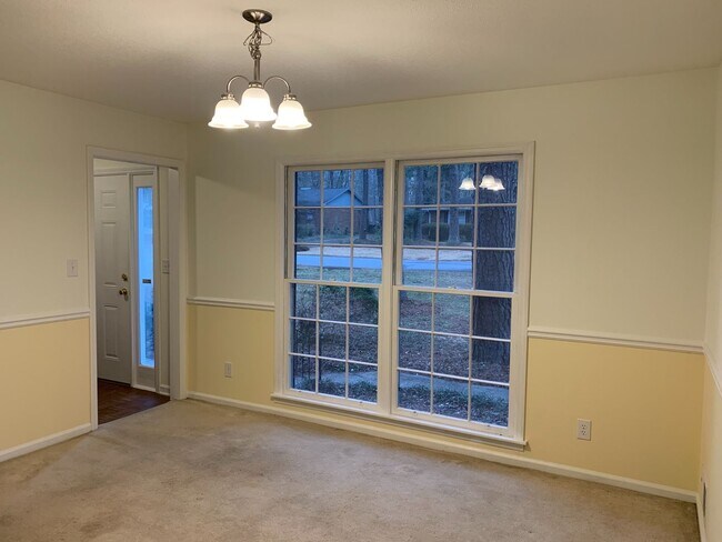 Building Photo - 4 BR 3 BATH in Cedar Creek!