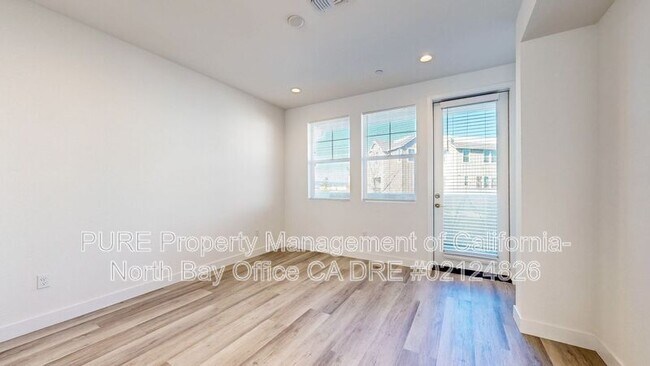 Building Photo - 221 Gambrel Cir