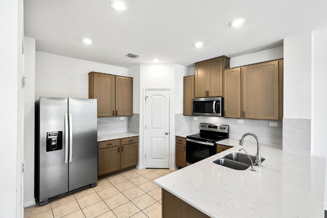 Building Photo - 1 Month Free Rent with 18mo Lease!!!!