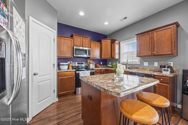 Building Photo - 841 Dynasty Dr