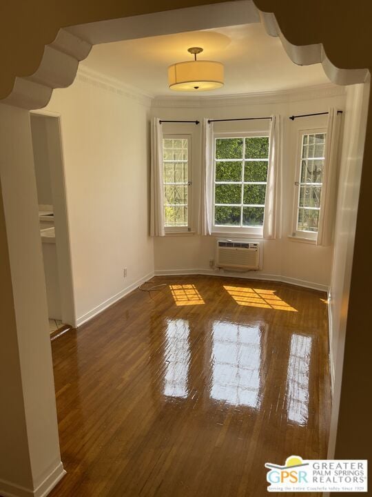 Building Photo - 927 Alandele Ave