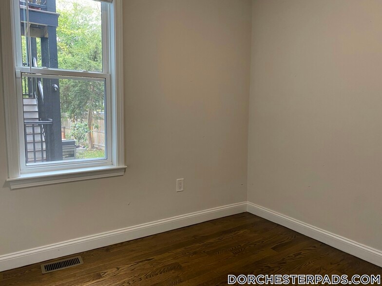 Building Photo - 757 Washington St